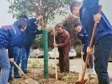 Participou activamente en diversos servizos públicos sociais (2)